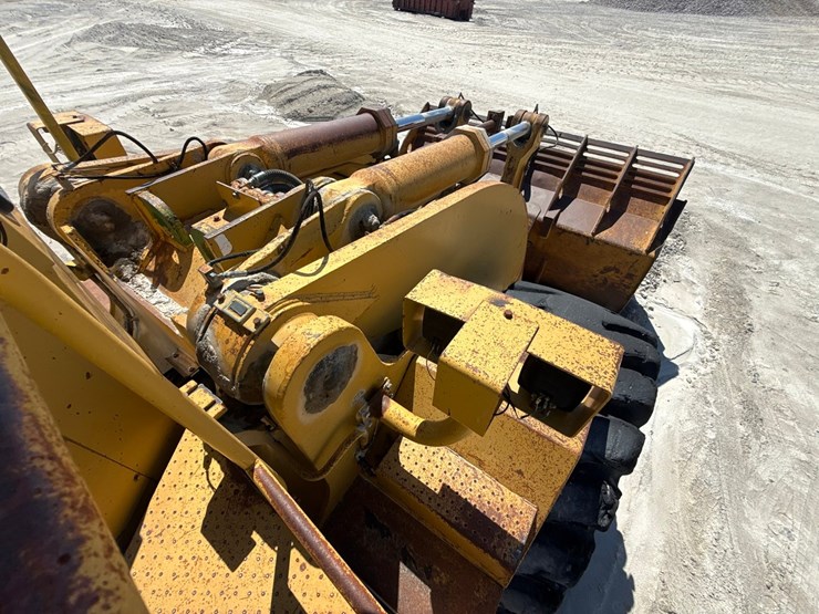 caterpillar-988-image-110