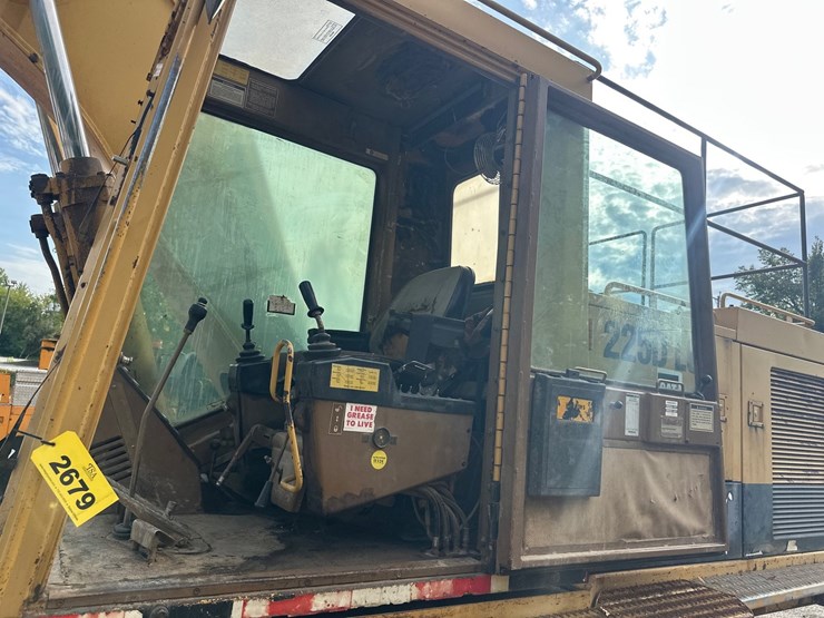 caterpillar-225d-lc-image-37