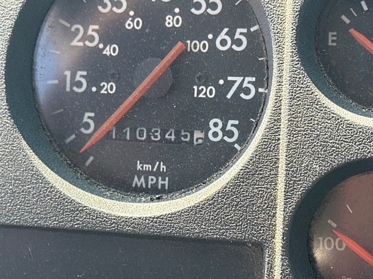 2000-freightliner-fl60-image-39