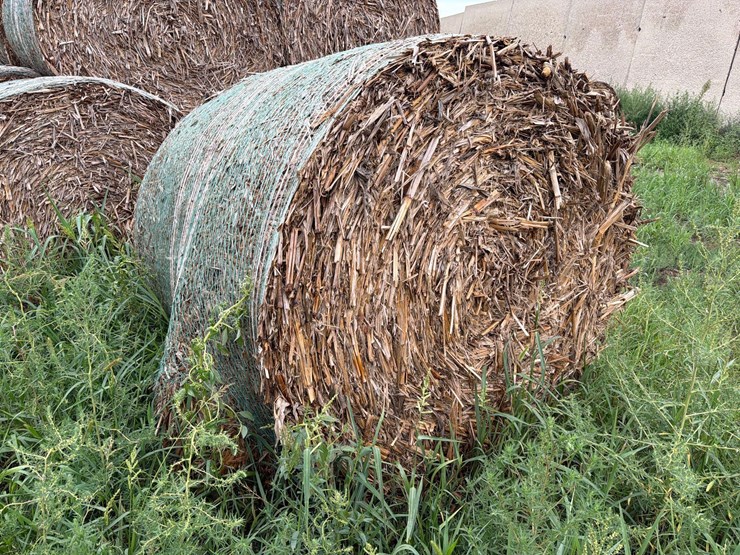 30-corn-stalk-bales-image-2