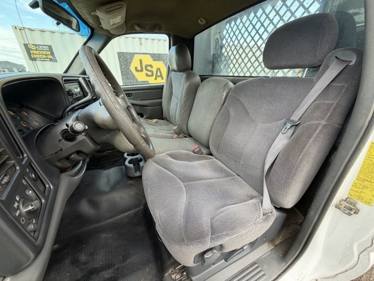 2006-chevrolet-silverado-3500-image-21