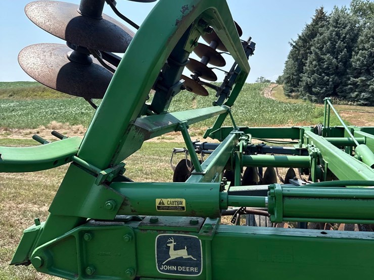 john-deere-230-image-33