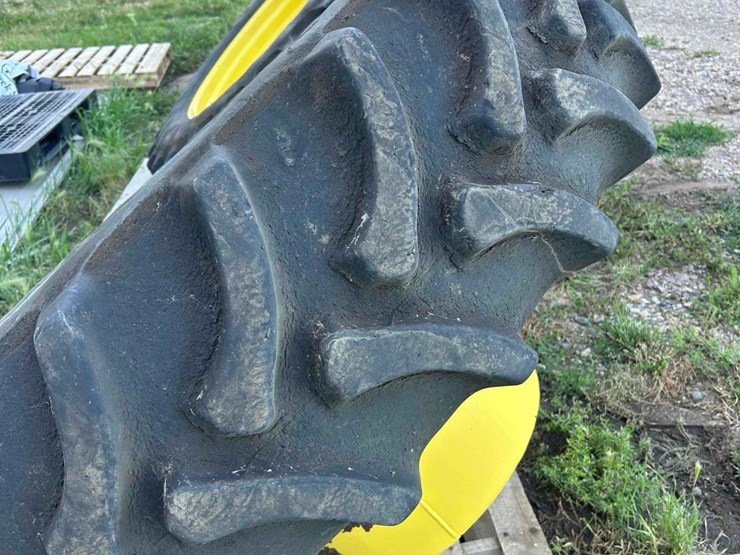 john-deere-8330-image-4