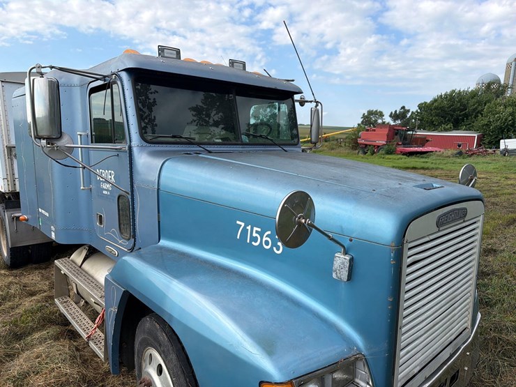2000-freightliner-fld120-image-25