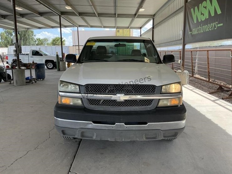 2004-chevrolet-silverado-2500hd-image-3