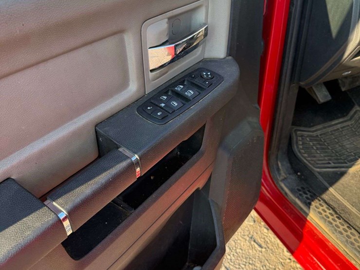 2012-dodge-1500-image-19