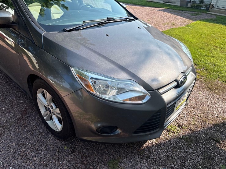 2014-ford-focus-se-car-image-12