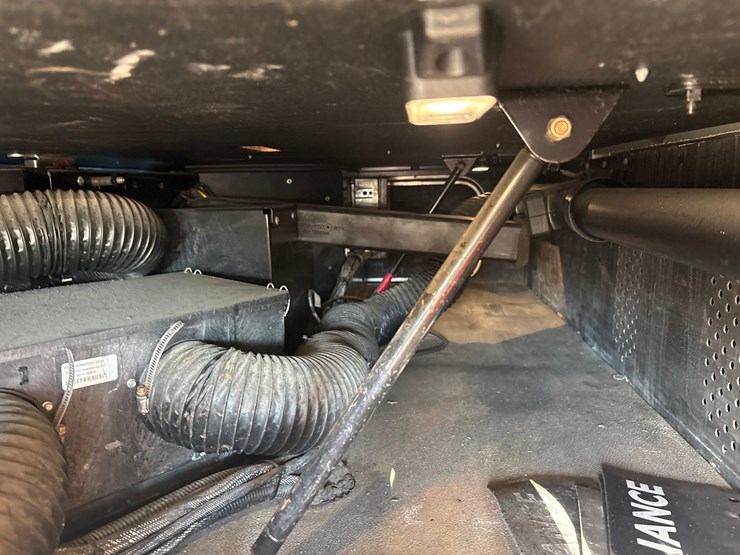2014-kenworth-t680-image-24
