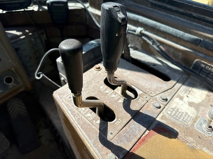 caterpillar-988-image-122
