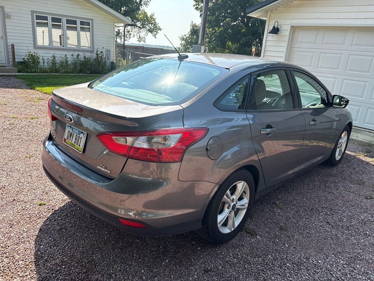 2014-ford-focus-se-car-image-4