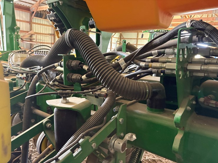 john-deere-1775-image-45