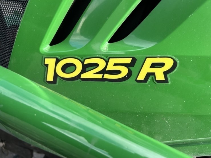 2021-john-deere-1025r-image-10