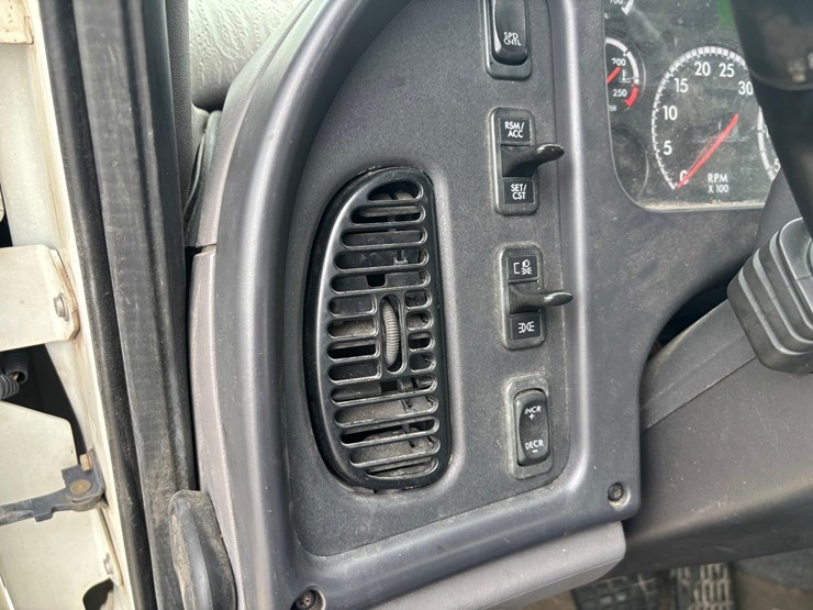 #2297-•-2017-freightliner-m2-single-axle-day-cab-truck-tractor-image-57