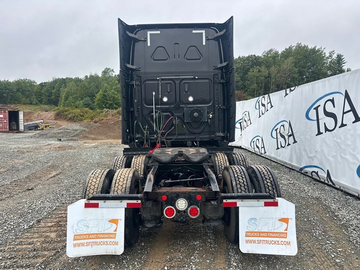 #61416-•-2019-freightliner-cascadia-evolution-iseries-sleeper-cab-truck-tractor-image-4