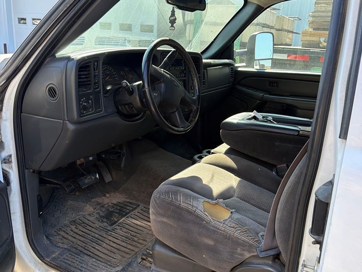 2006-chevrolet-3500-image-29