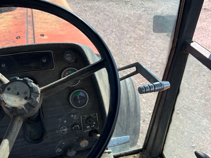 massey-ferguson-2705-image-38