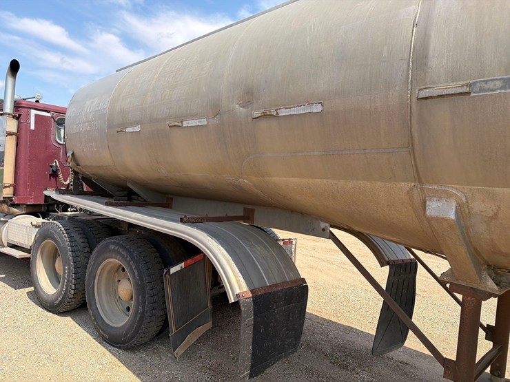 1960-fruehauf-tanker-image-12
