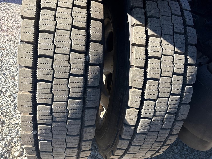 2014-kenworth-t680-image-111