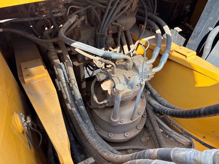 deere-250g-lc-image-29
