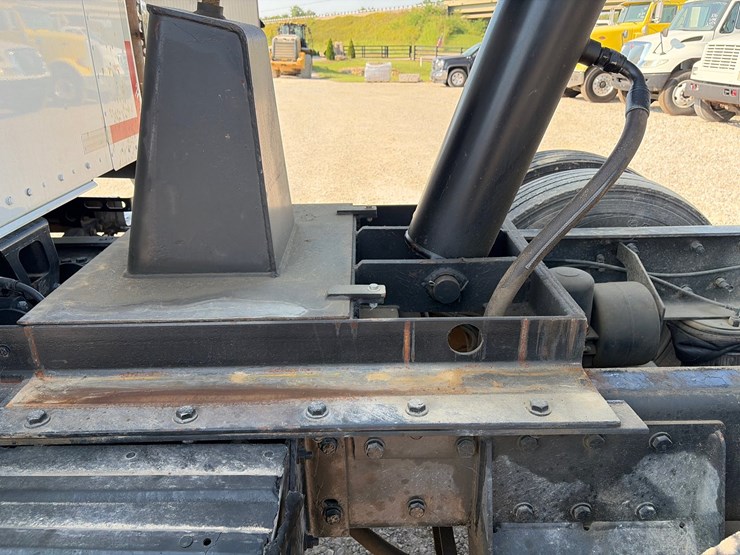 2019-kenworth-t800-image-23