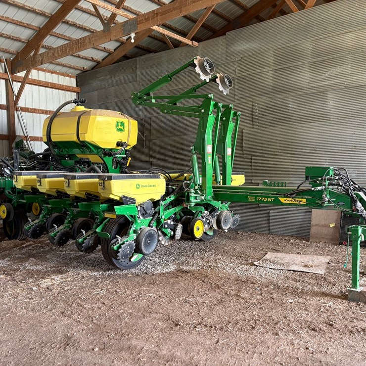 JOHN DEERE 1775
