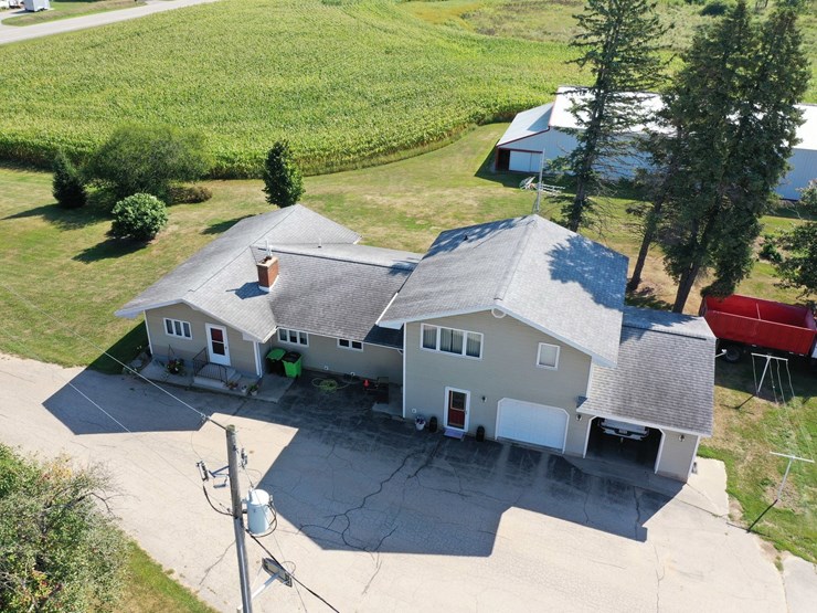 #60000-•-29.92-acre-farm-with-home,-barns-&-outbuildings-image-2