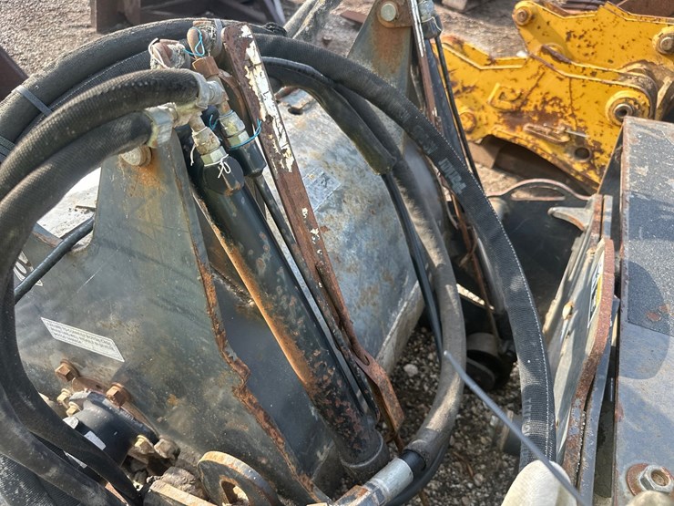 #2706-•-approx-26"-milwaukee-skid-steer-grinder-attachment-image-5