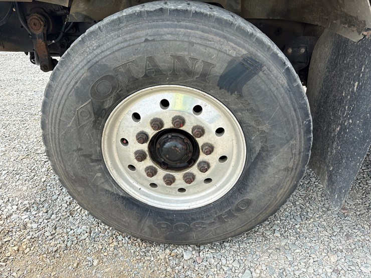 #61388-•-2004-international-5600i-quad-axle-dump-truck-image-70