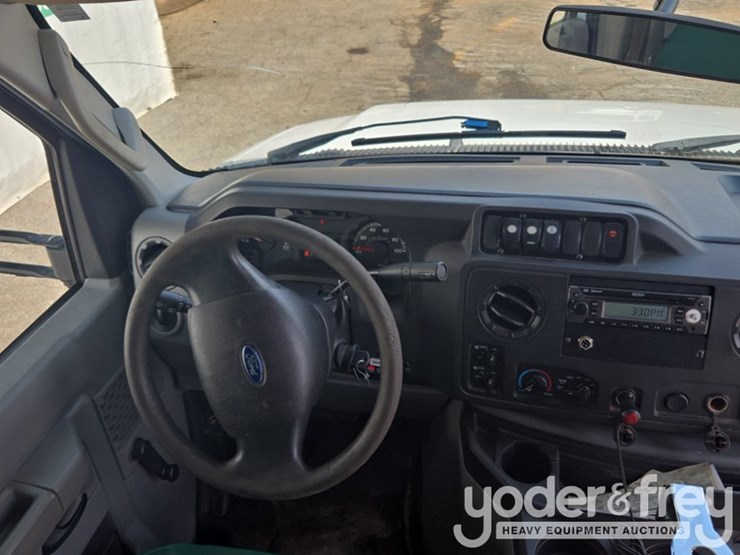 2017-ford-e350-image-26
