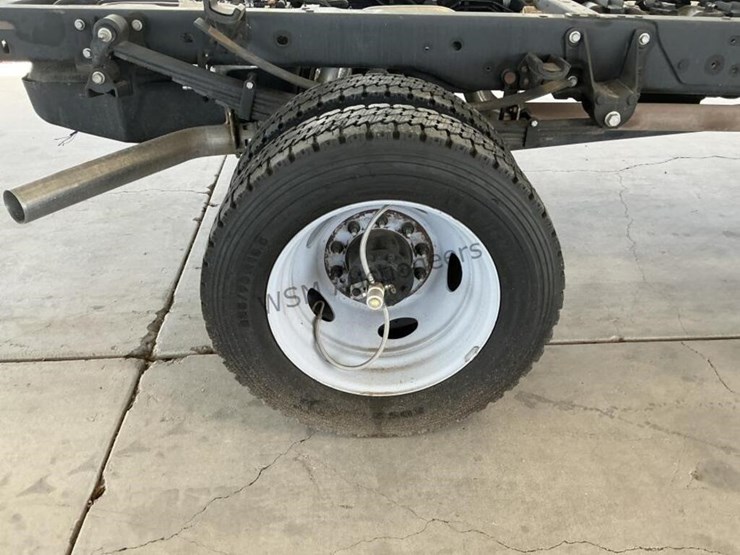 2022-ford-f550-image-7