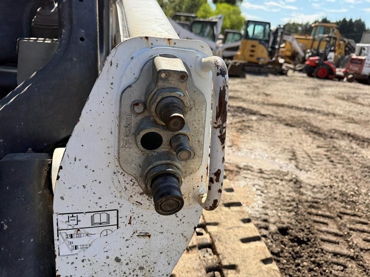 2017-bobcat-t770-image-11