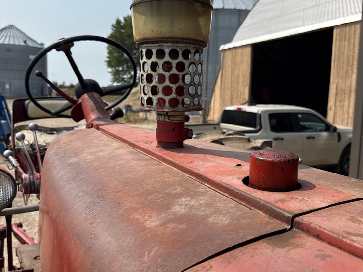 farmall-560-diesel-tractor-image-36