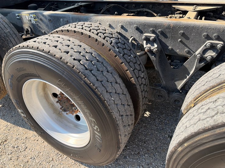 2019-kenworth-t800-image-26