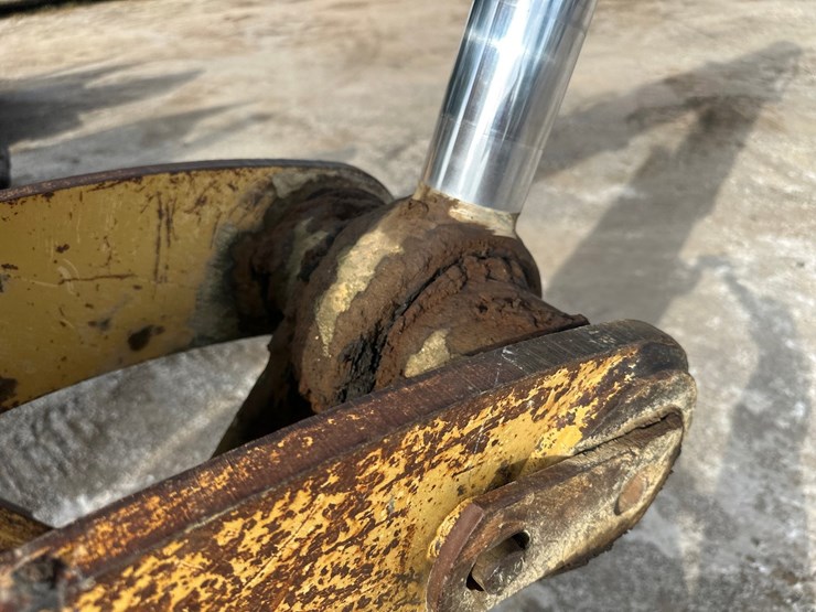 caterpillar-225d-lc-image-28