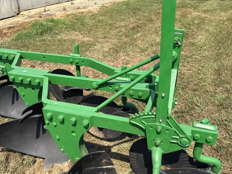 john-deere-3-bottom-plow-image-8