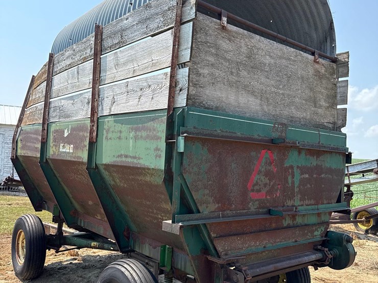 s&w-200-power-wagon-rear-unload-silage-wagon-image-6