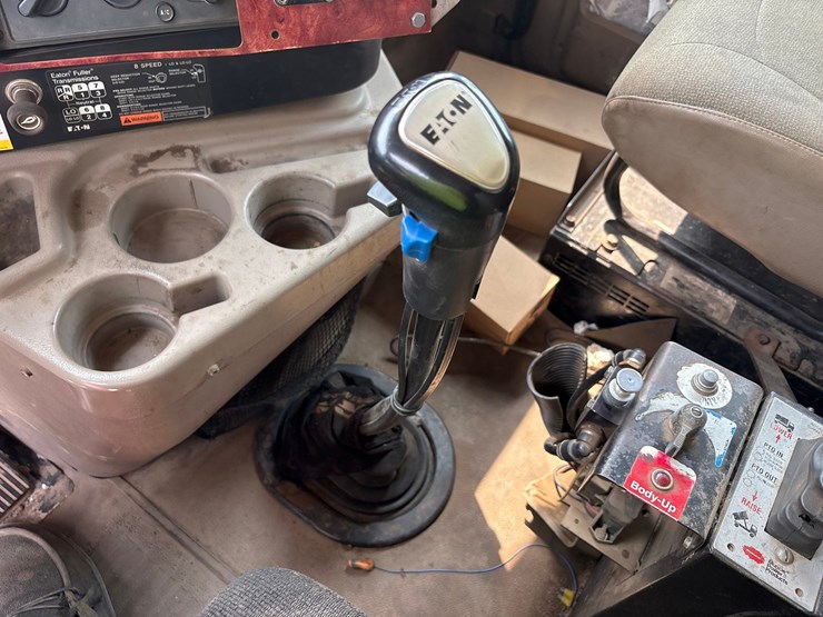 #61388-•-2004-international-5600i-quad-axle-dump-truck-image-51