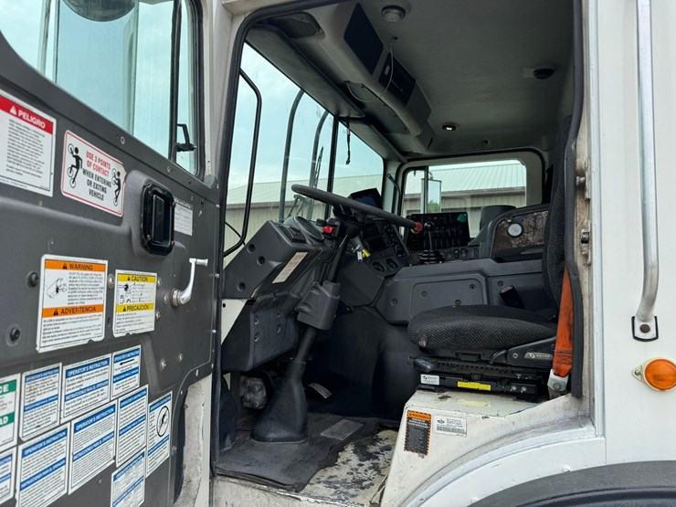 2016-mack-mru613-image-44