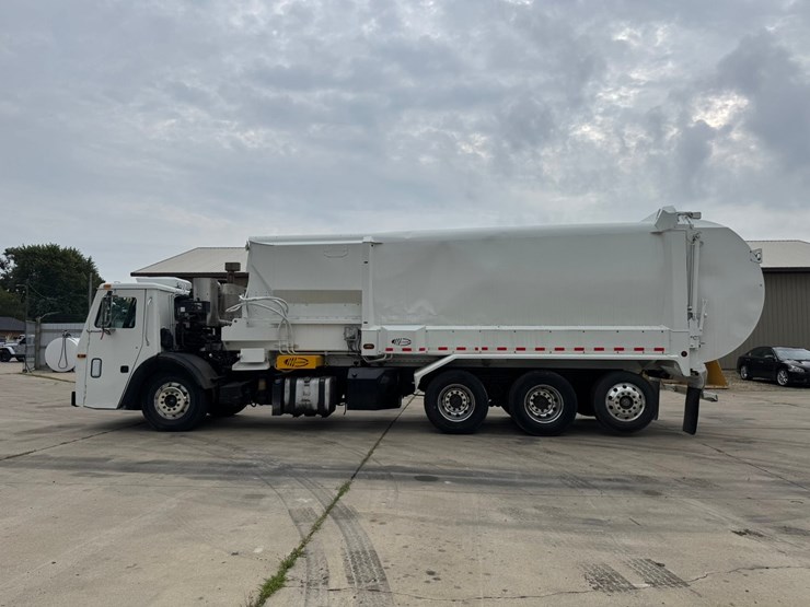 2015-mack-leu613-image-2