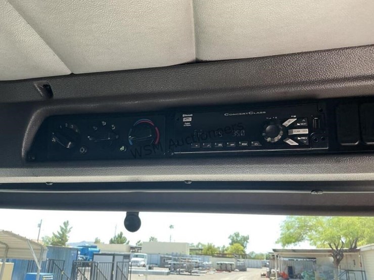 2018-peterbilt-520-image-23