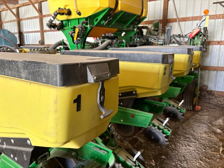 john-deere-1775-image-53
