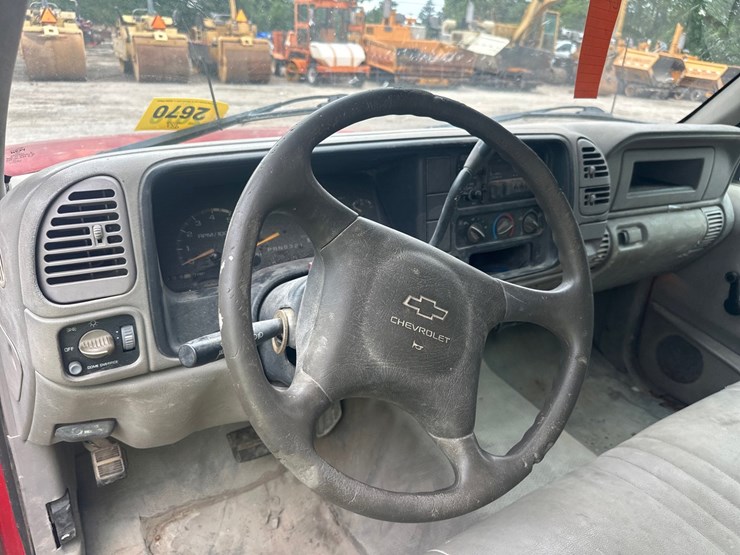 2000-gmc-3500-image-30