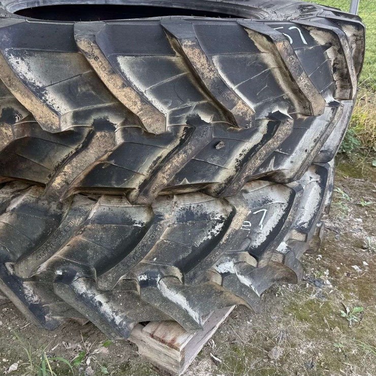 PIRELLI TRACTOR TIRES (2) 420/85R34
