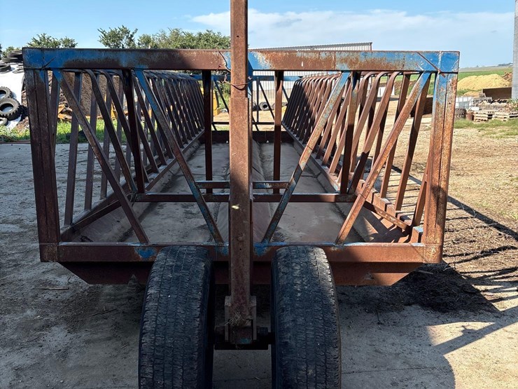 johnson-manufacturing-portable-hay-feeder-image-2