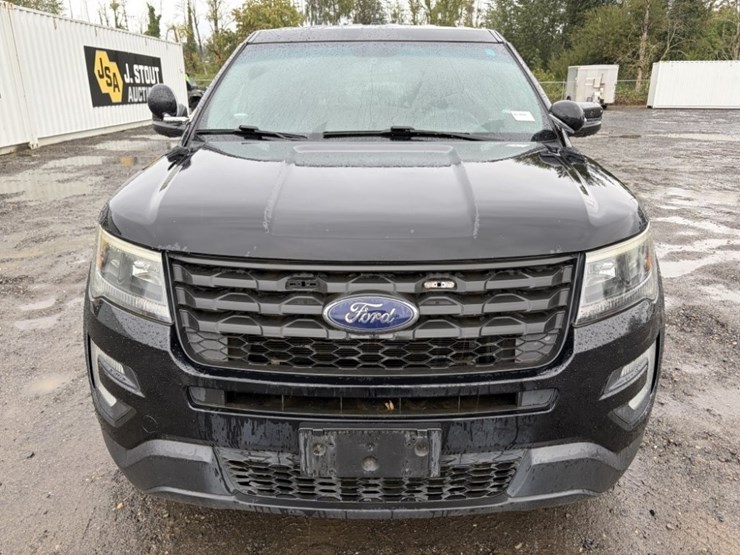 2017-ford-explorer-image-8