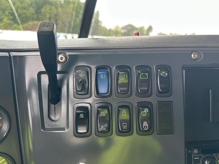 #61413-•-2013-mack-gu713-quad-axle-dump-truck-image-43