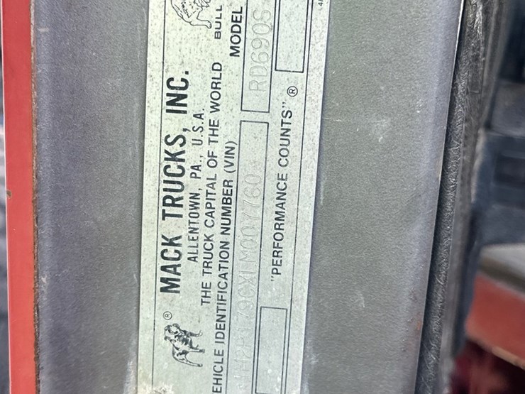 mack-rd690s-image-70