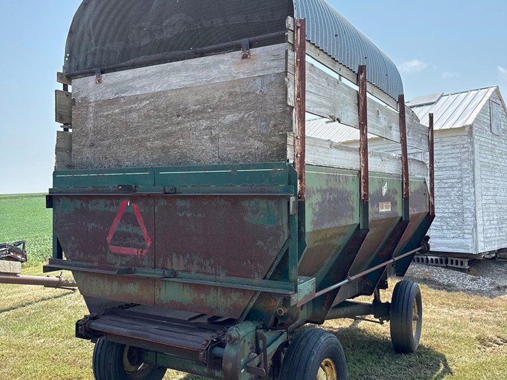 s&w-200-power-wagon-rear-unload-silage-wagon-image-4