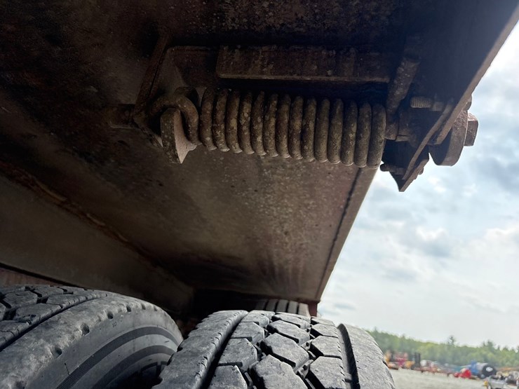 #61388-•-2004-international-5600i-quad-axle-dump-truck-image-56