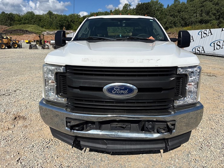 2017-ford-f350-image-8